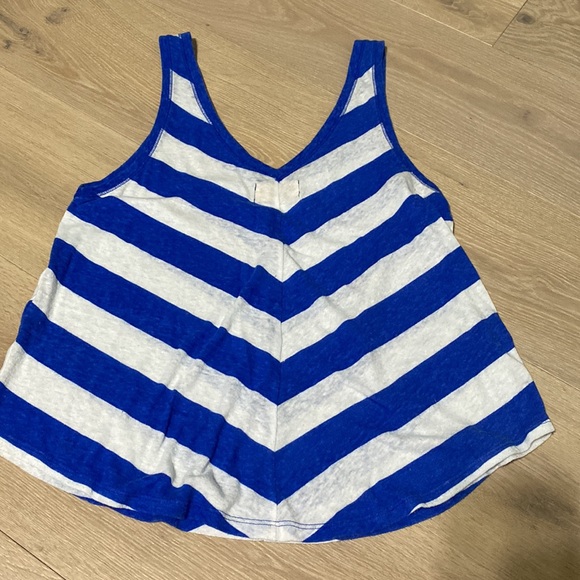2 for $20 Hollister Co swing tank - Picture 3 of 3